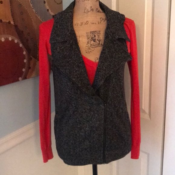 Beautiful smoky grey vest size small. Great value - Picture 2 of 5